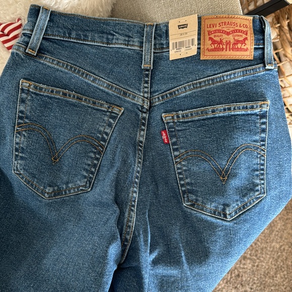 Levi Denim - Picture 6 of 8